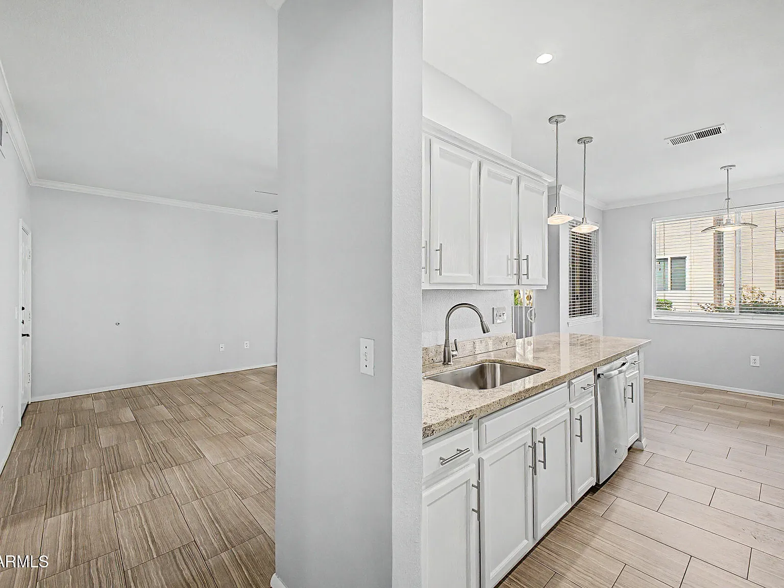 2 bed, 2.0 bath, 1158 sqft, $2,320 — Photo 3