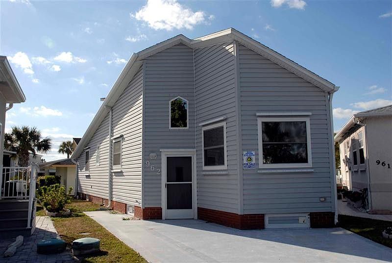 1st image of 962 Nettles Blvd