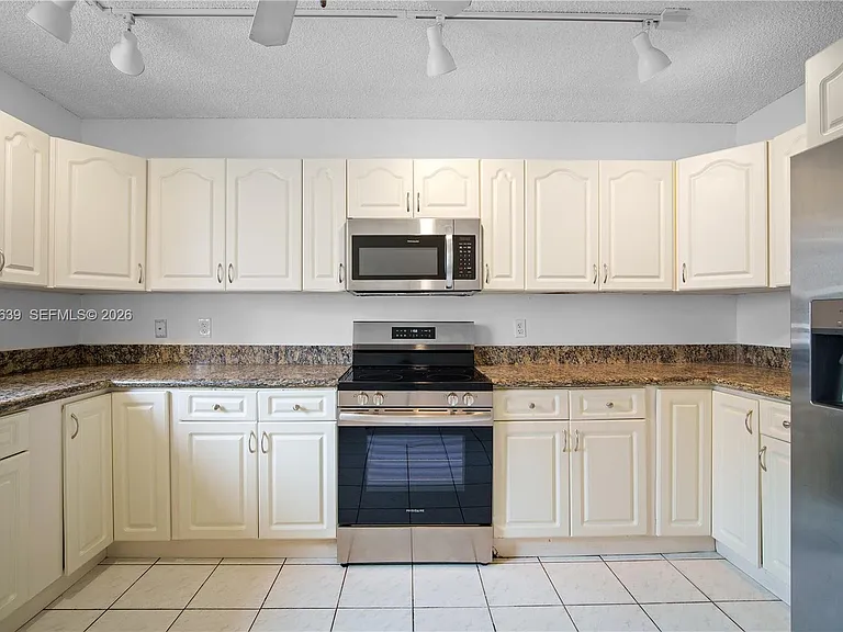 21378 Marina Cove Cir #11-B — Photo 17