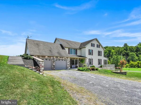 130 Pine View Dr, Denver, PA 17517