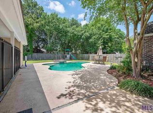 17812 Five Oaks Dr, Baton Rouge, LA 70810