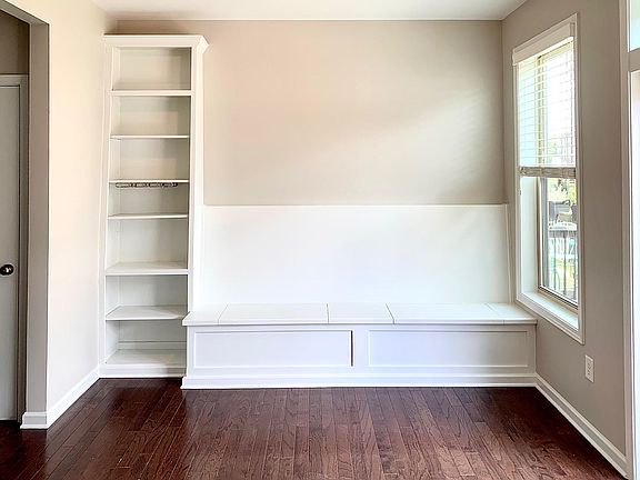 Eating area with Storage Bench