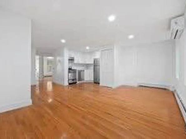 571 Macdonough Street image 7 of 25