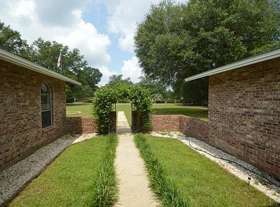 3rd image of 6304 Greenwood Dr