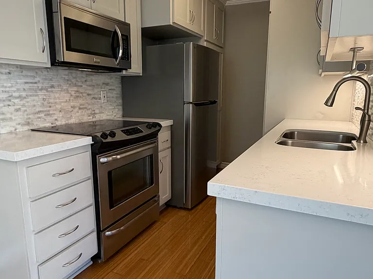 11836 Mayfield Ave #2 — Photo 17