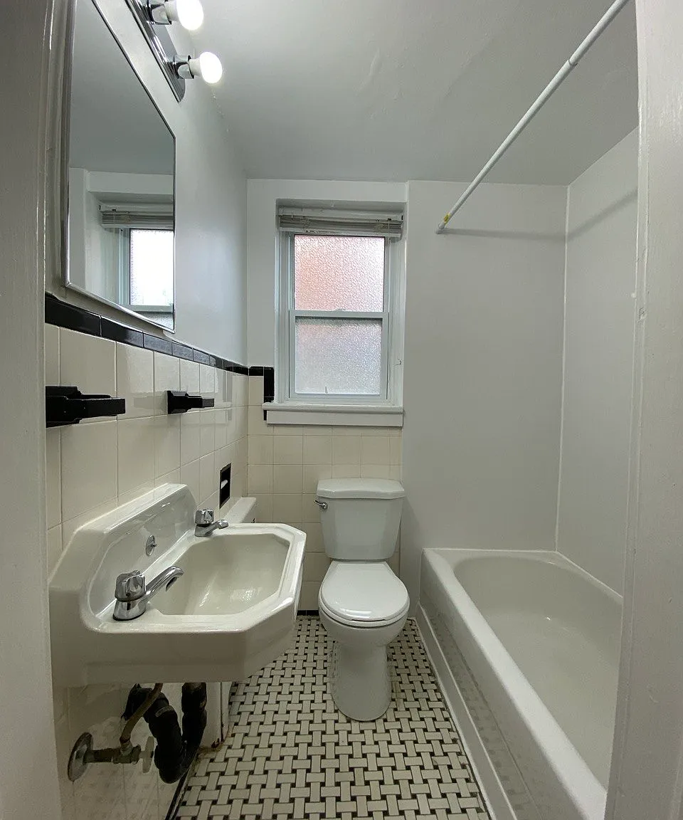 20 Chapleau Ave — Photo 3