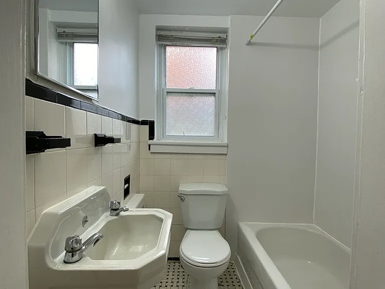 20 Chapleau Ave #22-5 — Photo 5
