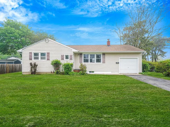 63 Beaver Dam Road, Bellport, NY 11713