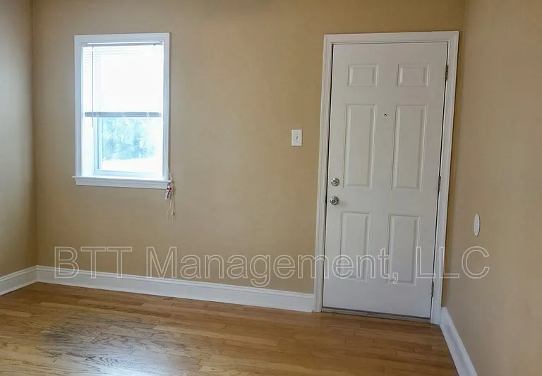 8105 Greenwood Ave #E — Photo 6