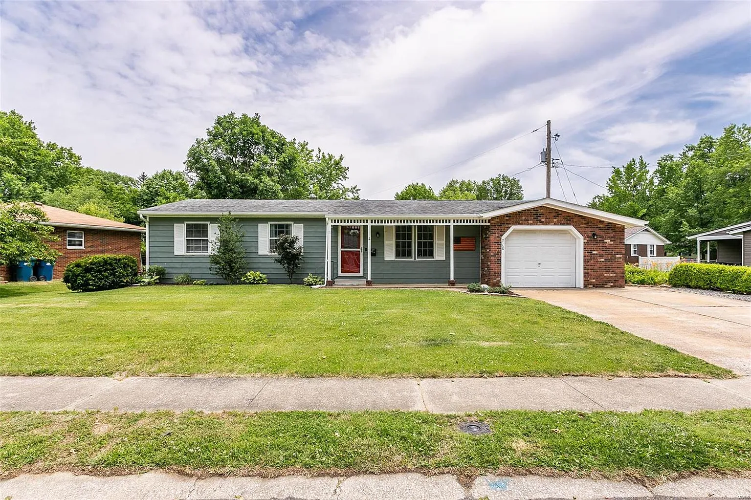 710 Amherst Pl photo 1