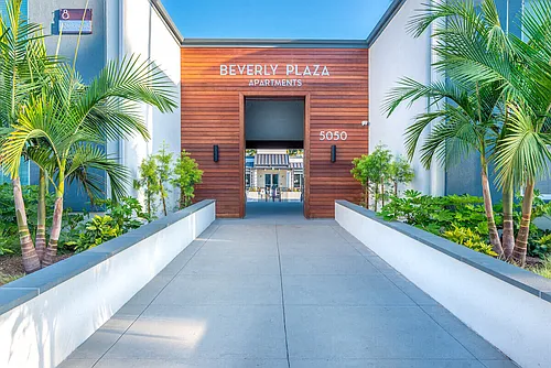 Beverly Plaza Apartments Photo 1