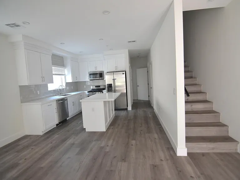 1129 Browning Blvd — Photo 3