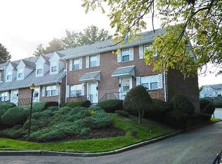 154 Parkview Dr, Teaneck, NJ 07666