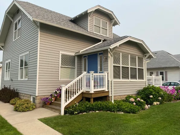 809 W 2nd St, Pella, IA 50219