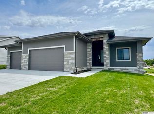21723 Glenmore Dr, Gretna, NE 68028