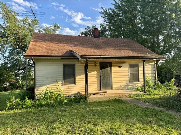 112 SE 3rd St, Faucett, MO 64448