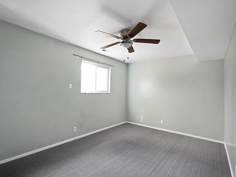 209 S 1100 E — Photo 29