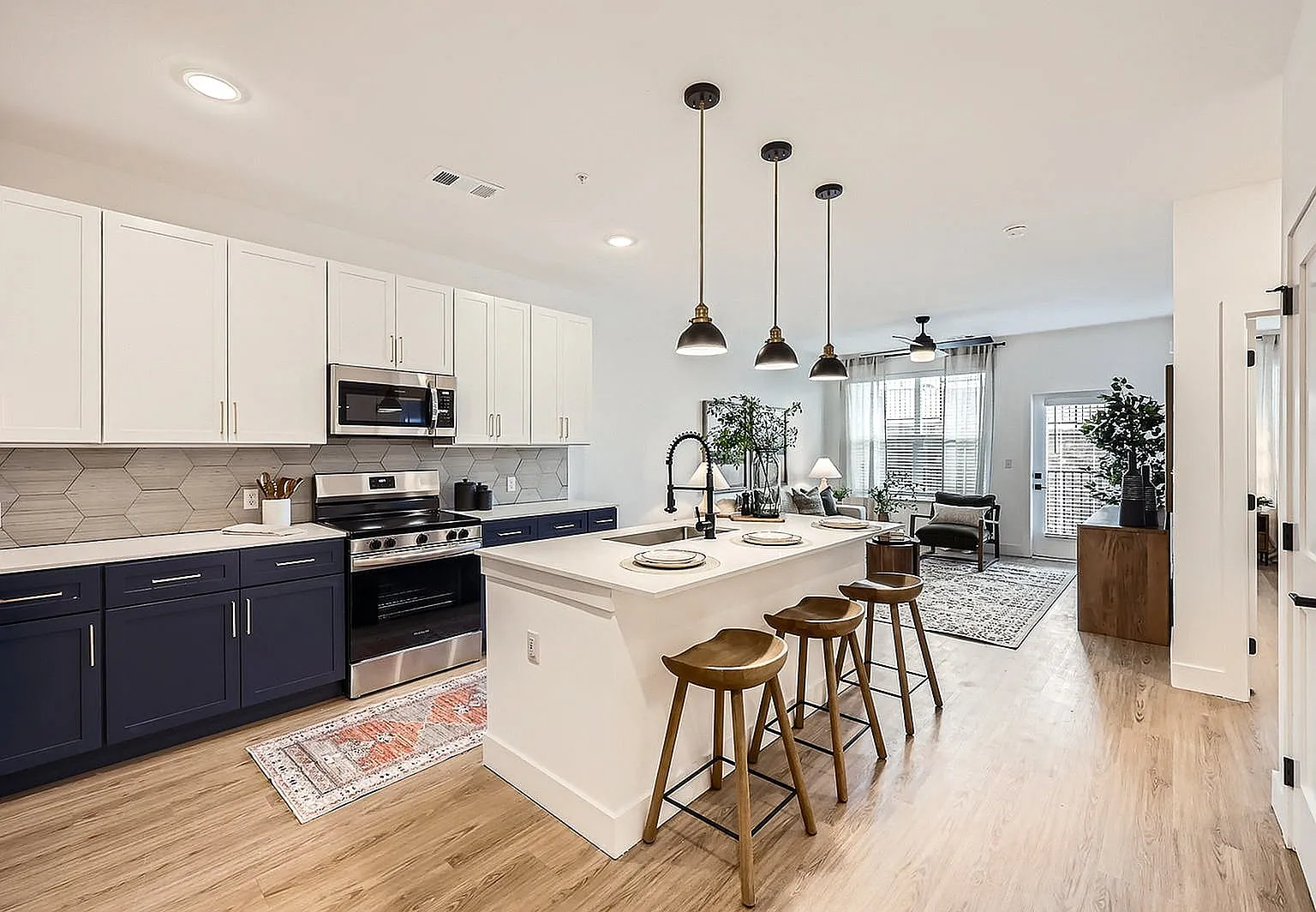 Stone Mesa Luxury Flats — Photo 2