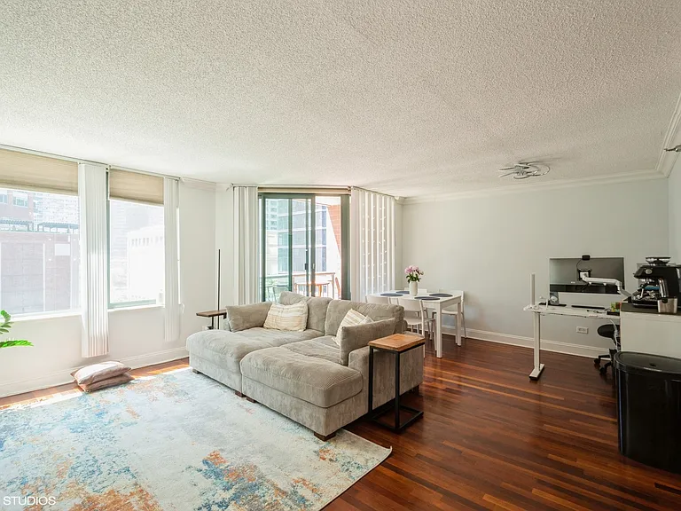 440 N McClurg Ct #705 — Photo 9