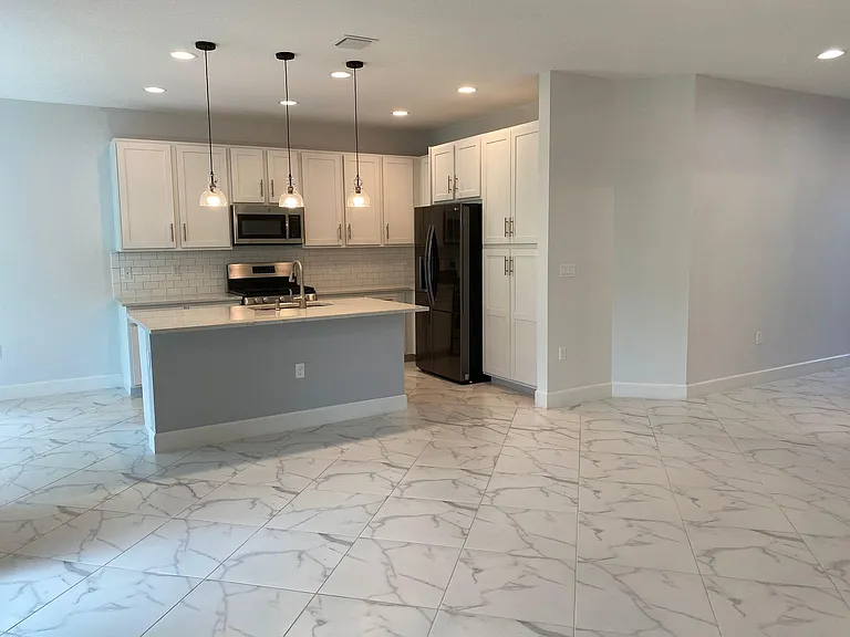 12049 SW Jasper Lake Way — Photo 4