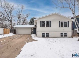 2904 S Hawthorne Ave, Sioux Falls, SD 57105