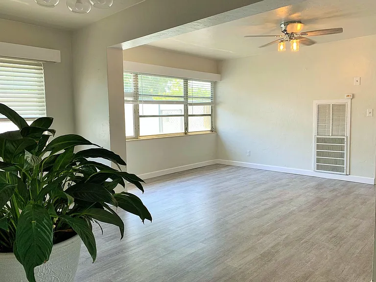 dining or den area off of the garage