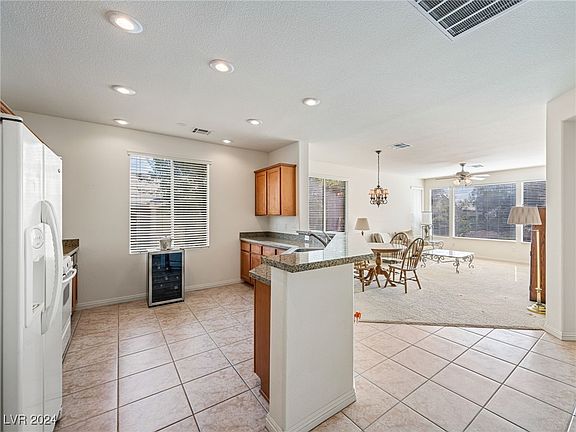 5th image of 10215 Villa Arceno Ave