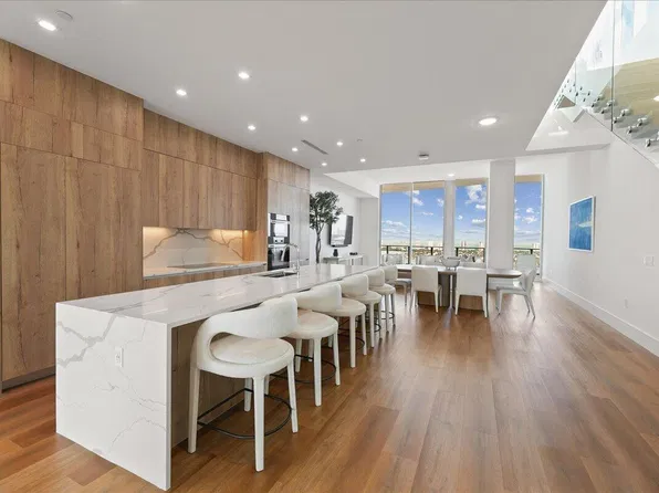 220 Lake Shore Dr, West Palm Beach, FL
