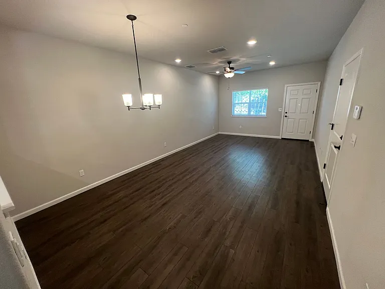 3902 Wickman Loop — Photo 4