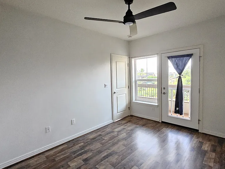 Bedroom with access to Lanai