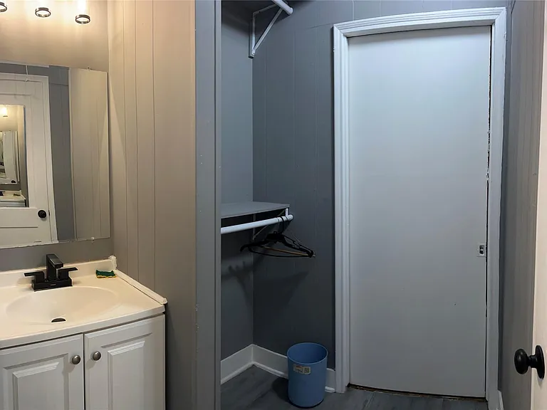 1233 Morris St — Photo 12