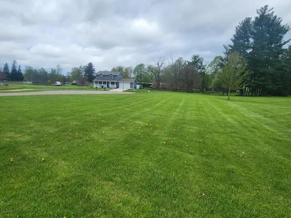 24 Hunting Trail Ave, Quincy, MI 49082