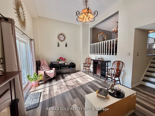 7707 Darcel Ave #26, Mississauga, ON L4T 3W9
