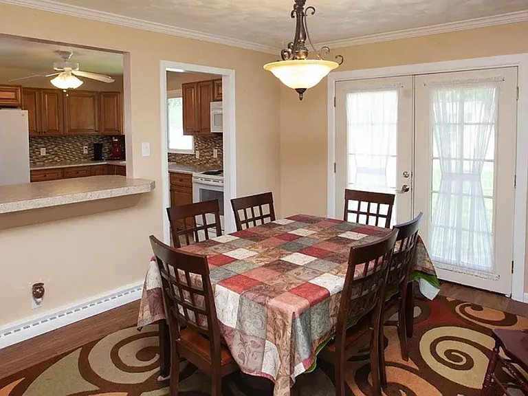 1416 Adams Cir — Photo 5
