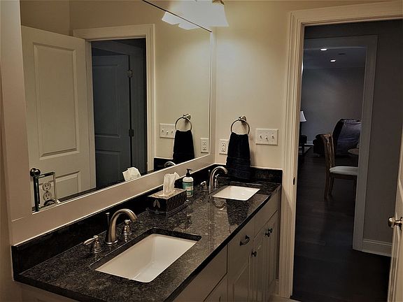 5th image of 130 Hollister Dr #5