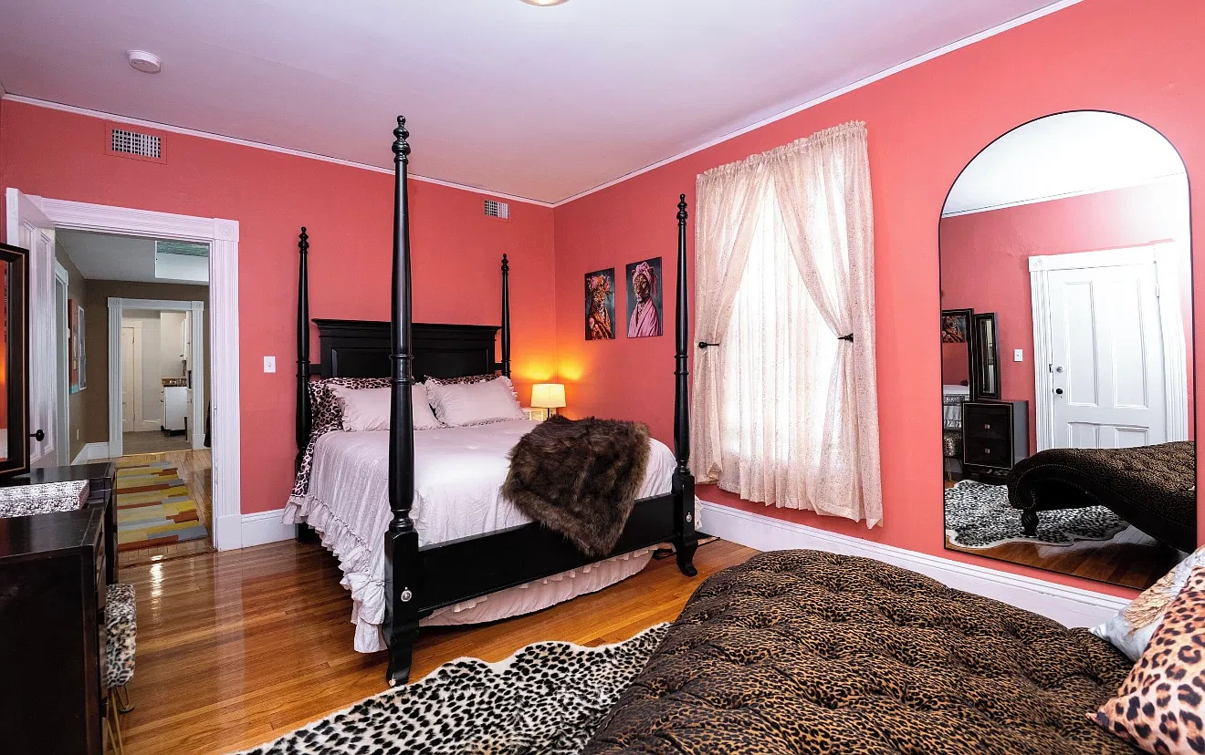 2 bed, 950 sqft, $3,500 — Photo 2