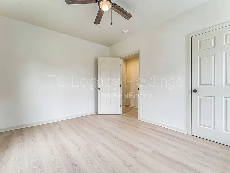 421 Walnut Ave — Photo 16