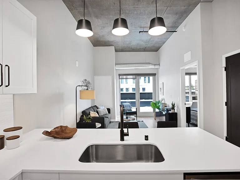 401 1st Ave NE — Photo 4