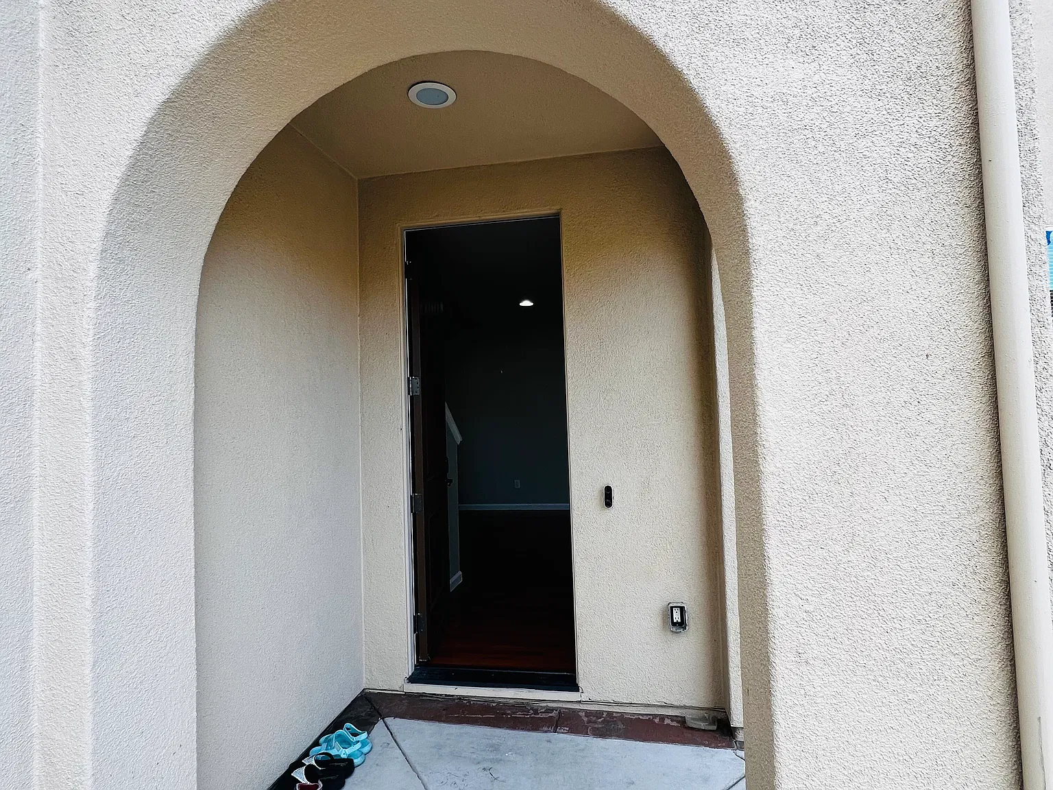 4 bed, 2.5 bath, 1659 sqft, $4,200 — Photo 2
