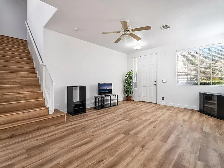 1011 Park Bridge Ave — Photo 6