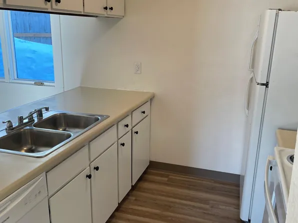 8531 Golden St, Anchorage, AK 99502