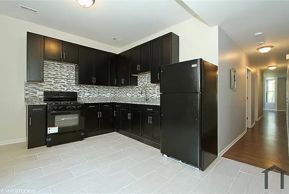 4 bed, $1,450 — Photo 2