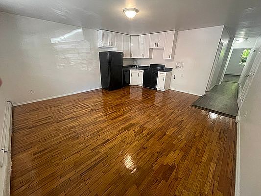 4th image of 439 E 21st St #1