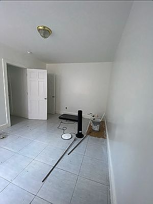 5th image of 554 Hinsdale St #B8