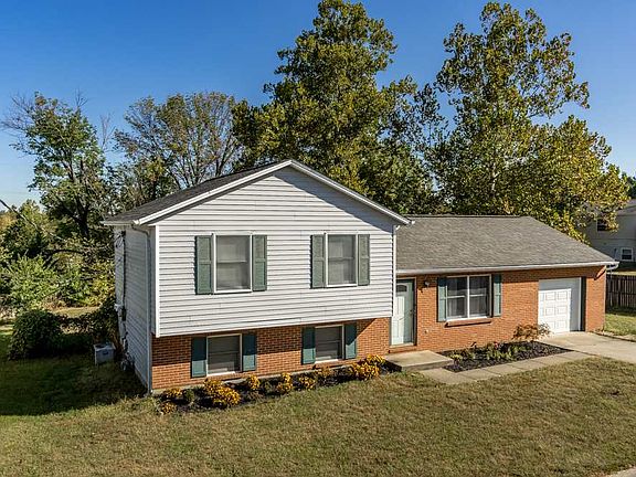 2nd image of 31 W Cobblestone Ct