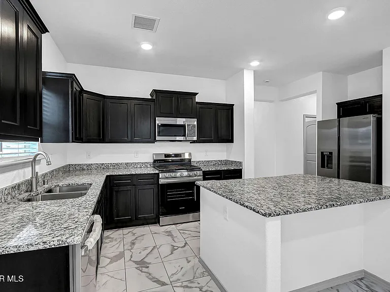 1657 Asbury St — Photo 25