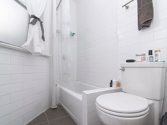 4th image of 529 8th St APT 4C