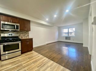 30-22 32nd St #1R, Astoria, NY