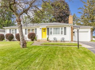 15 Green Acre Ln, Gates, NY 14624