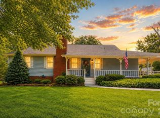 6016 Indian Brook Dr, Matthews, NC 28104